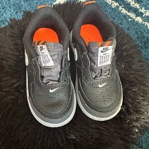 Nike Kids Black and Orange Athletic Sneakers Toddler Sz.7